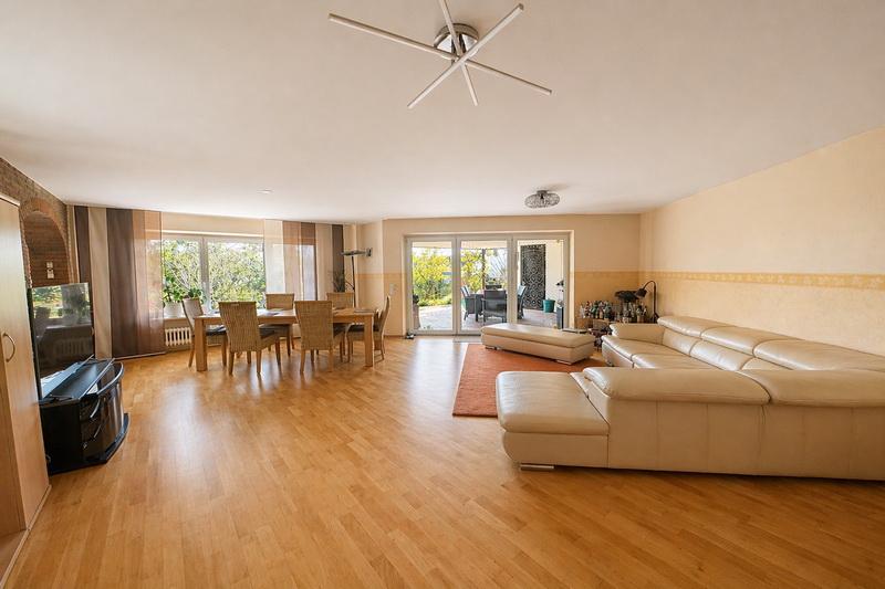 Großzügiges Wohnzimmer