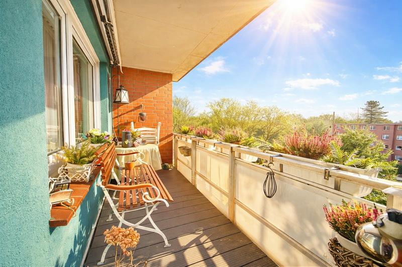 Grosse Loggia mit Sonnenmarkise